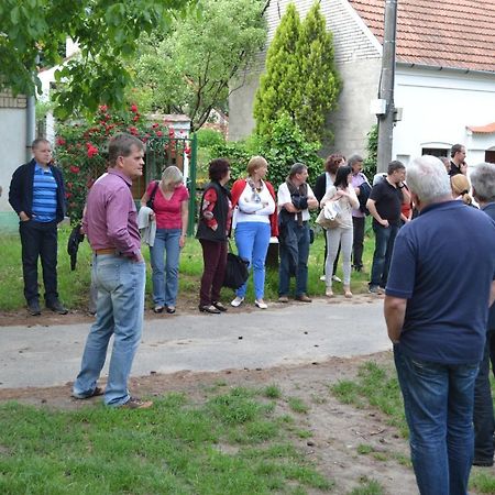 Penzion U Kostela Mikulčice Εξωτερικό φωτογραφία
